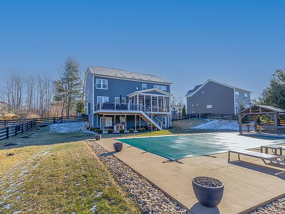 3rd image of 510 Whirlaway Dr