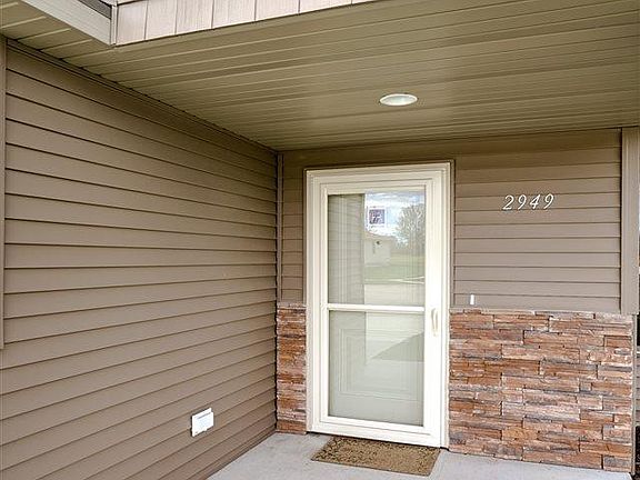 3rd image of 2949 Laverna St