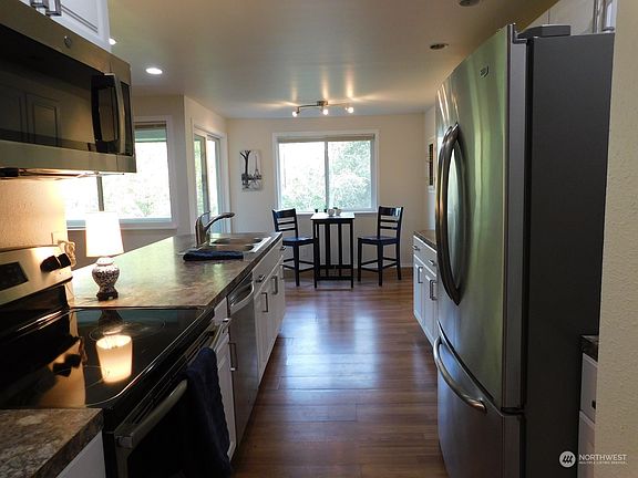4th image of 20241 Vikings Crst NE APT 6-303