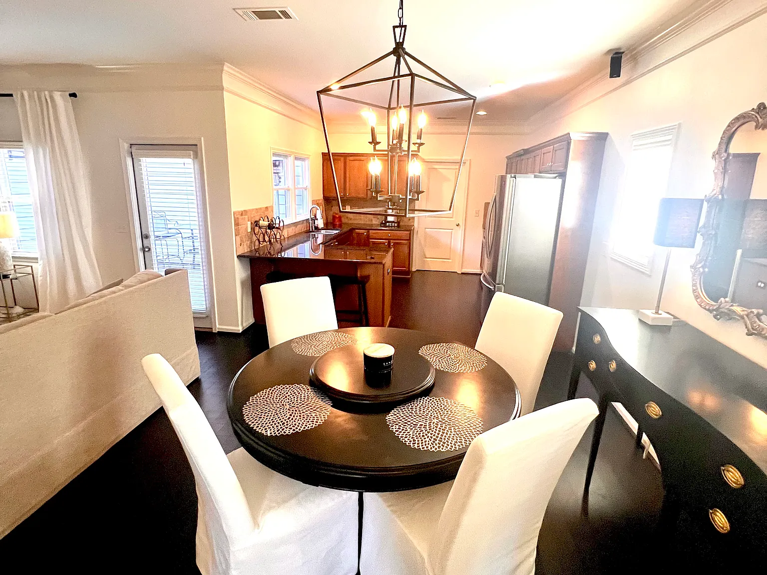 3 bed, 2.5 bath, 2056 sqft, $2,850 — Photo 4