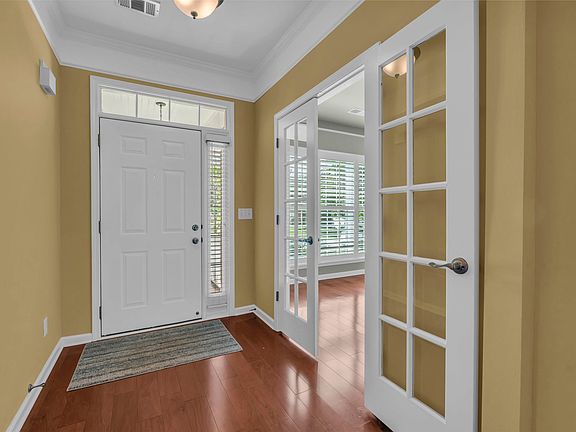 4th image of 110 Saint James Place Dr