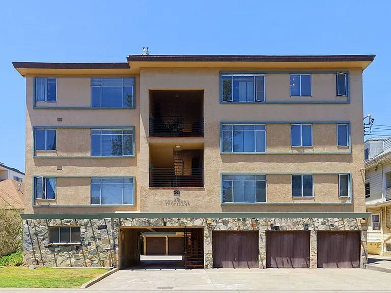 407 Vernon St — Photo 17