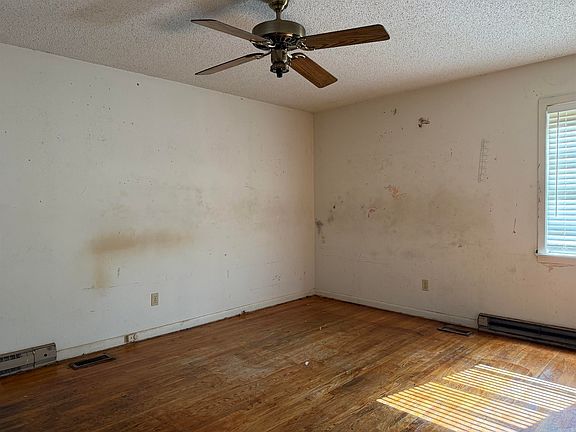 5th image of 1220 Farley St