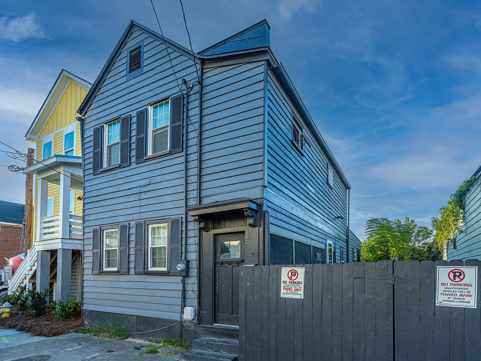 Blue Row House in Charleston on 18