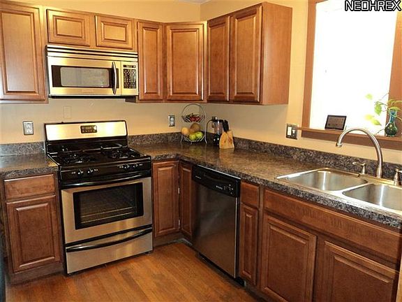 2nd image of 2514 Whitelaw St