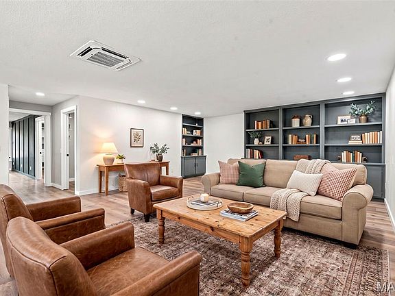 5th image of 2856 Blanton Ln #M