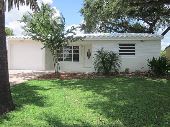 5th image of 1061 SW 32nd St