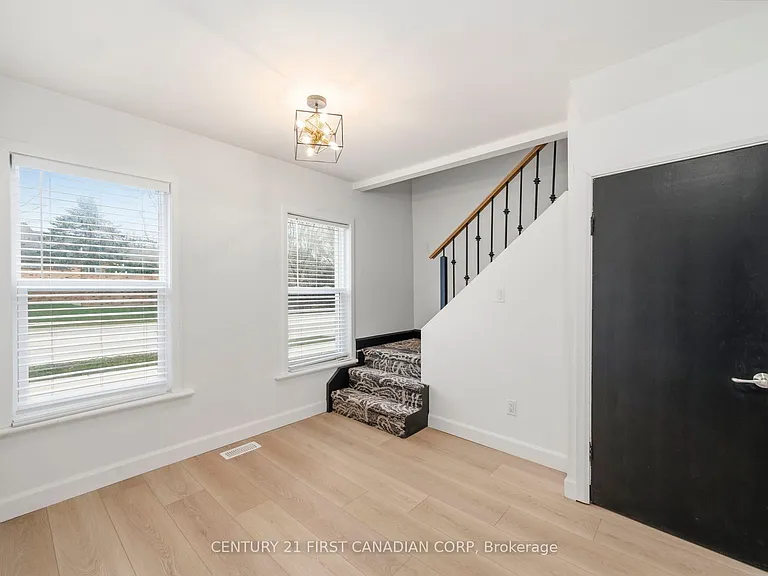 1326 Commissioners Rd W — Photo 14