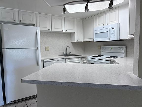 5th image of 8225 Lake Dr #L306