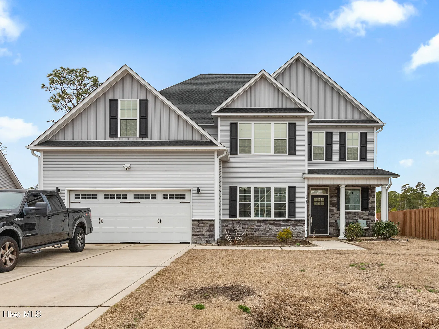 4 bed, 2.5 bath, $2,900 — Photo 1
