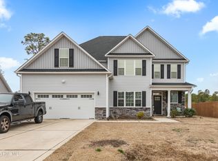 907 Needlerush Rd, Sneads Ferry, NC 28460