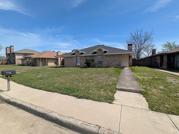 2nd image of 2410 Cordoba Dr APT A
