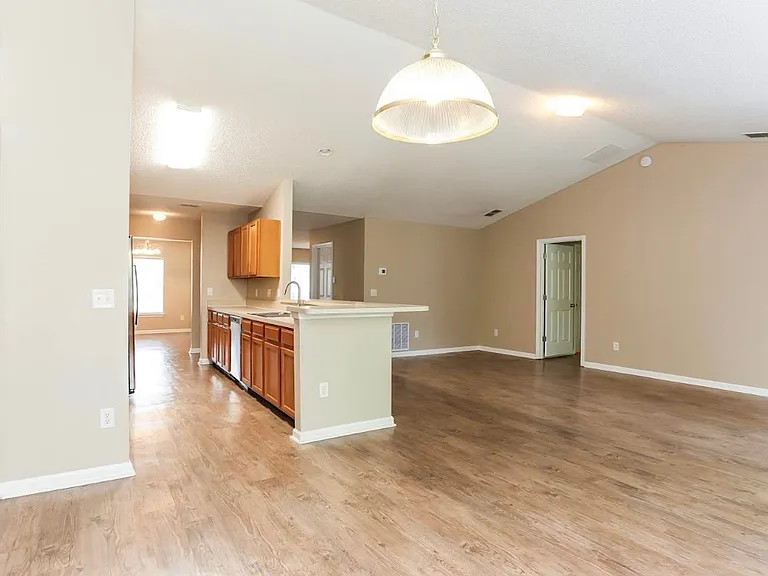 1146 Carthage Dr — Photo 11