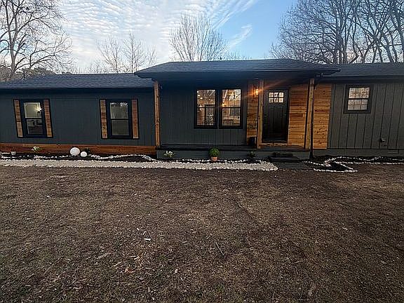 5th image of 210 Hazel St