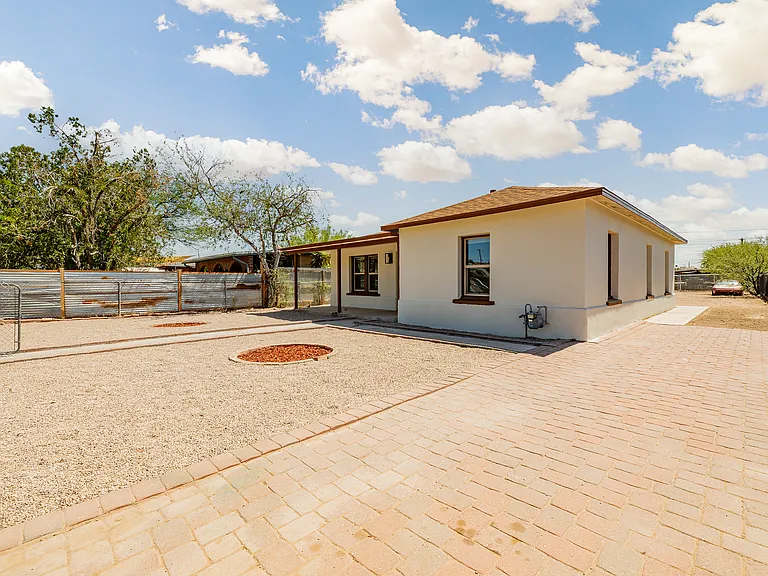 115 S Palomas Ave — Photo 3
