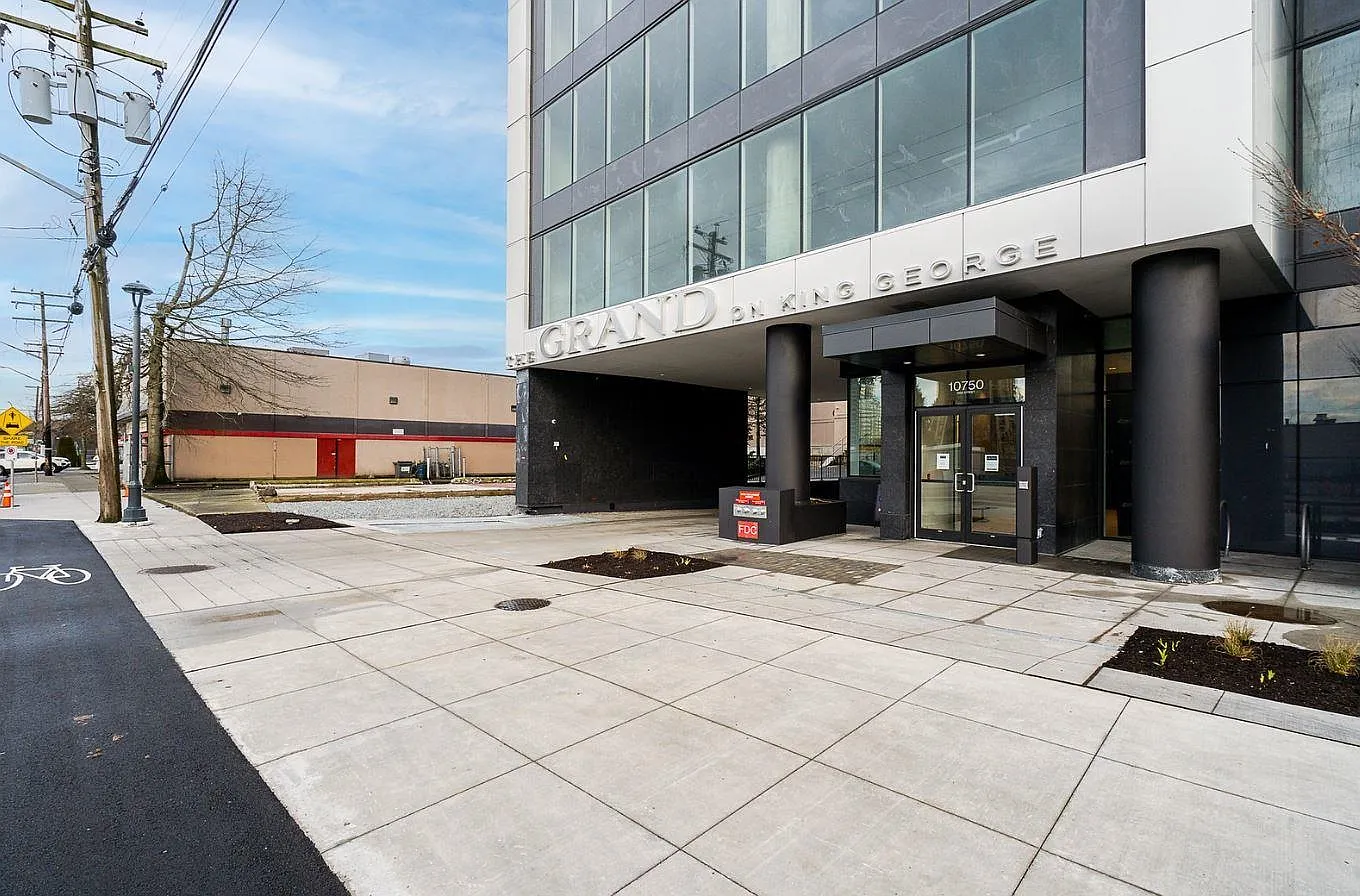 2 bed, 671 sqft, $2,200 — Photo 3