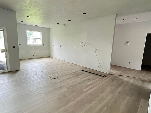 4th image of 3642 N Thistlewood Court