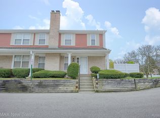 20912 E Glen Haven Cir, Northville, MI