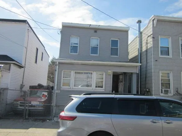 9524 89th St, Ozone Park, NY 11416