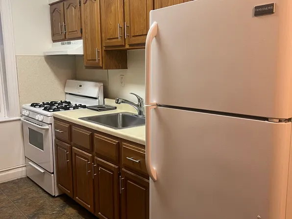 592 Prospect Avenue image 1 of 7