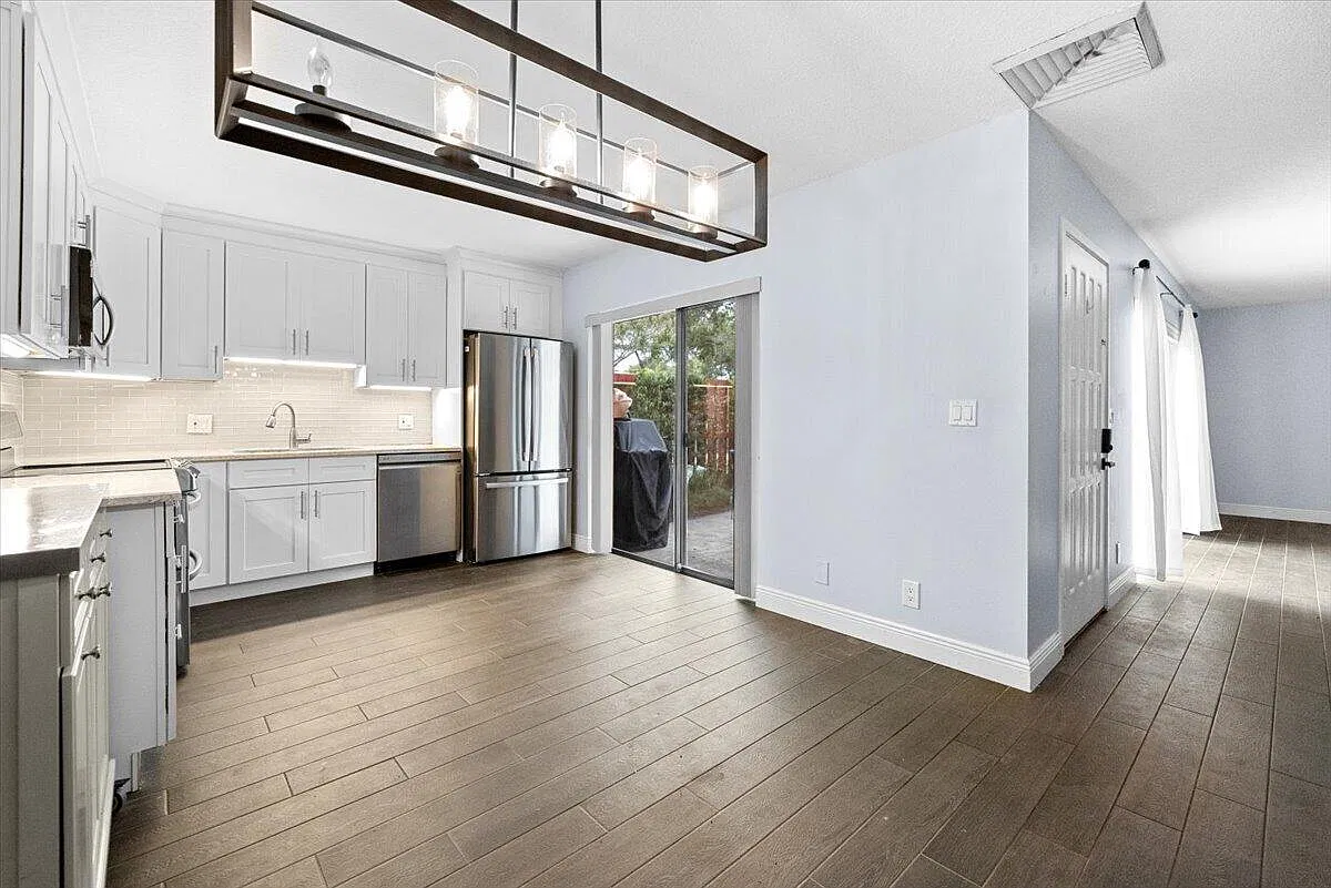 2 bed, 2.5 bath, 1288 sqft, $2,850 — Photo 1