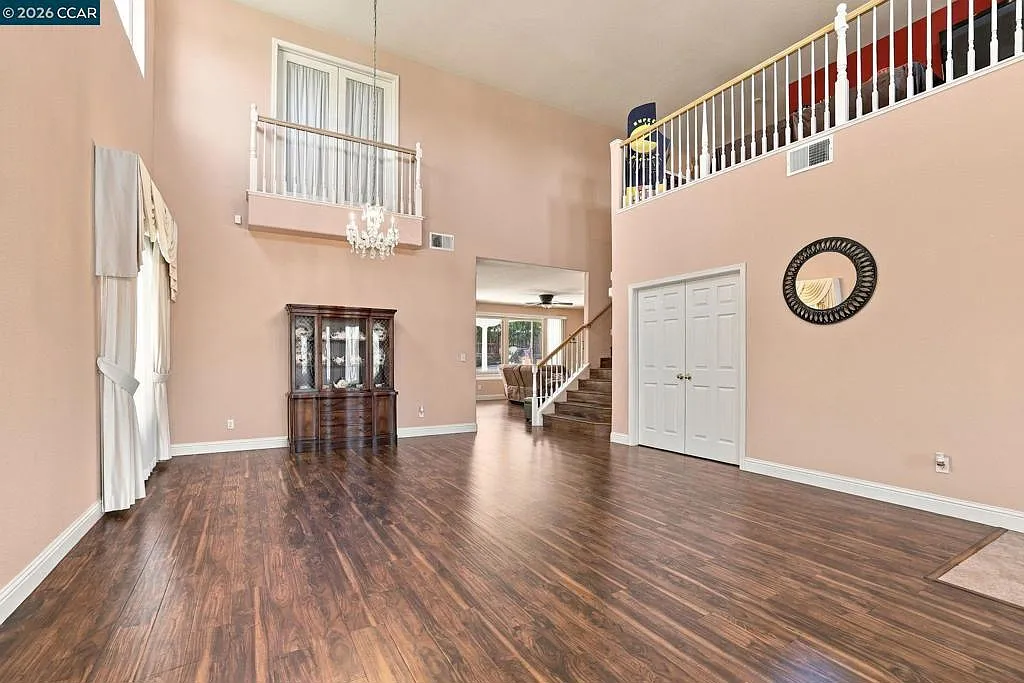 4 bed, 3.0 bath, 3201 sqft, $4,600 — Photo 4
