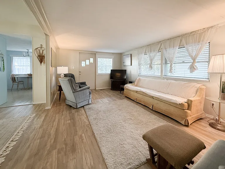 37039 Karen Ave — Photo 2