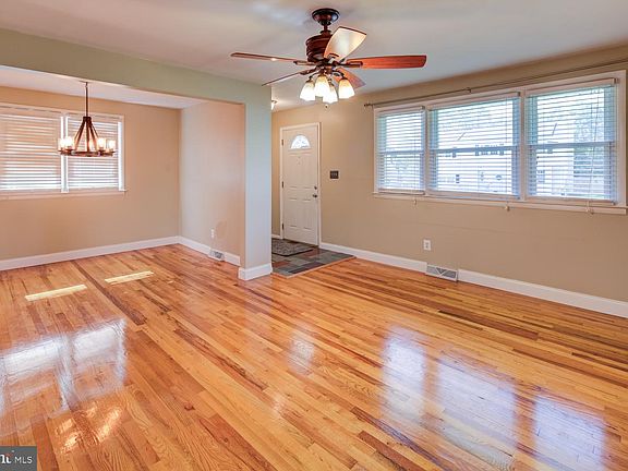 2nd image of 2109 Carol Dr