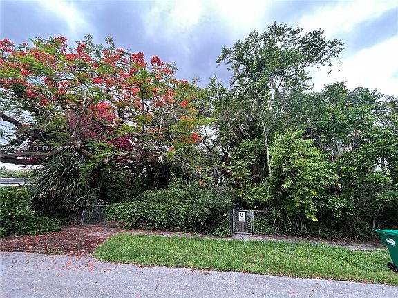 2nd image of 8285 SW 47th St