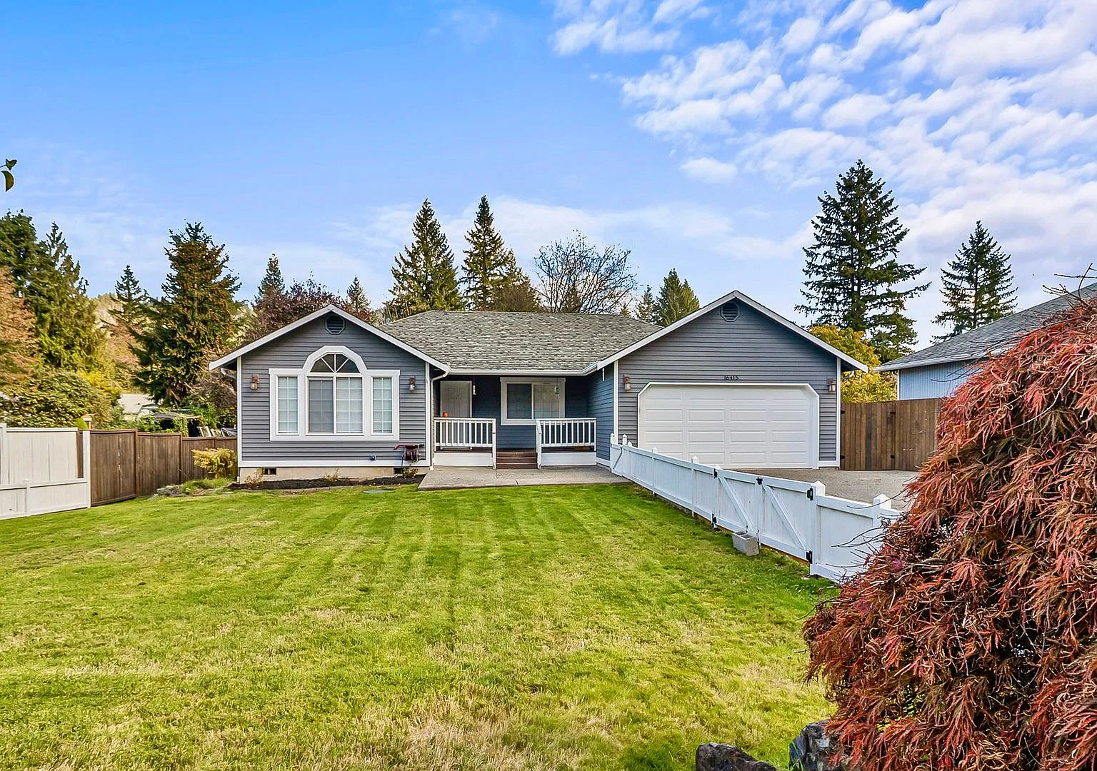 Beautifully updated 3 bed in Jordan River Trails — Photo 1