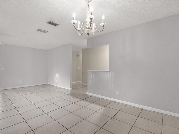 5th image of 46 Lantana Dr