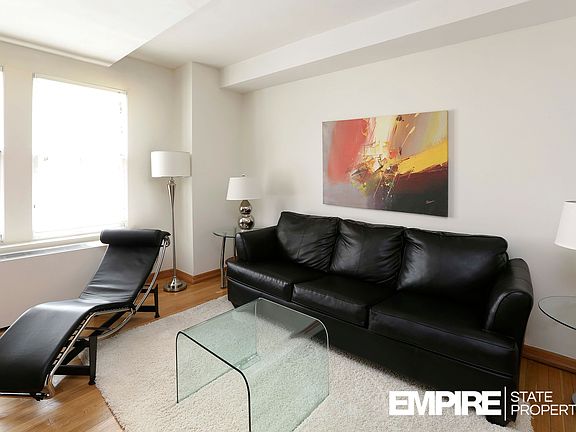 4th image of 150 W 51st St APT 1530