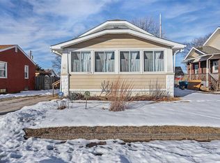 611 E Penning Ave, Wood River, IL 62095