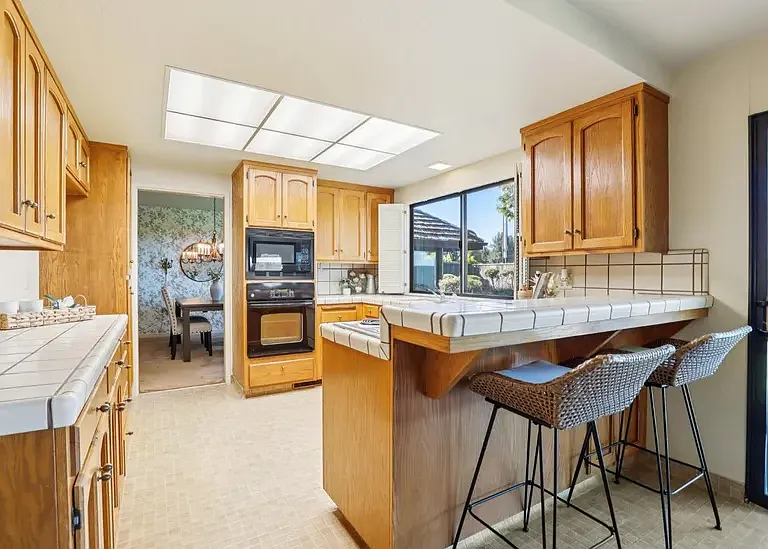 1112 Schauer Ct — Photo 10