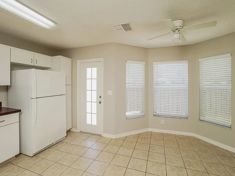 6035 Pointe Pleasant Blvd — Photo 8