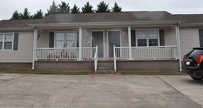 1st image of 132 Oak St Unit A
