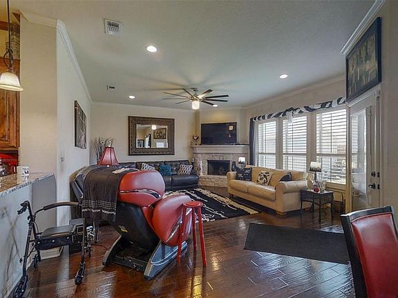 5th image of 601 Donna Cir