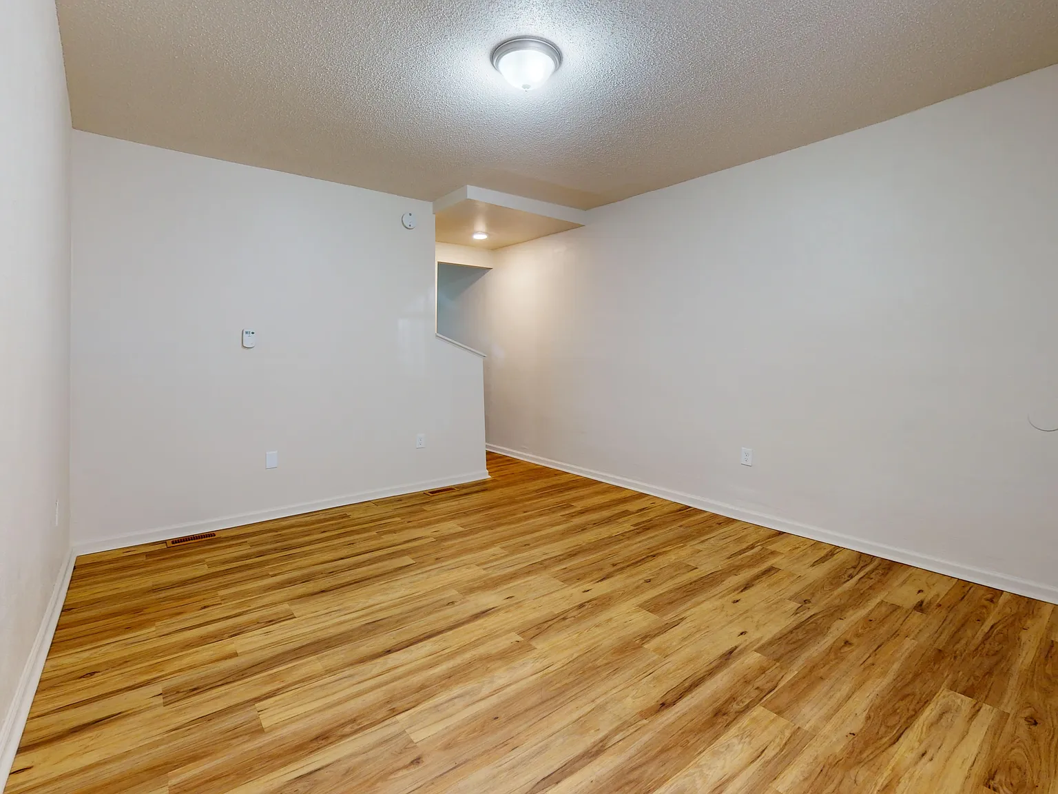 2 bed, 832 sqft, $150 — Photo 3