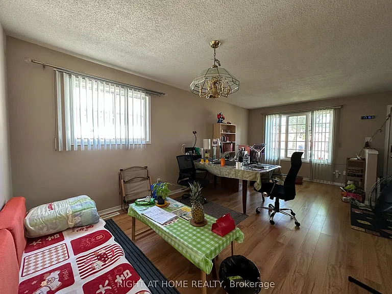 59 Pennybrook Cres #4 — Photo 3