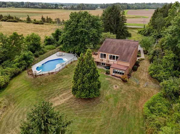 1460 W Bloomfield Rd, Honeoye Falls, NY 14472