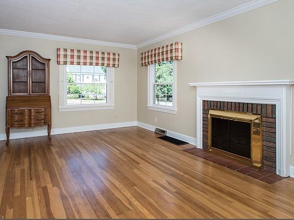 4th image of 2679 Lakeview Ave