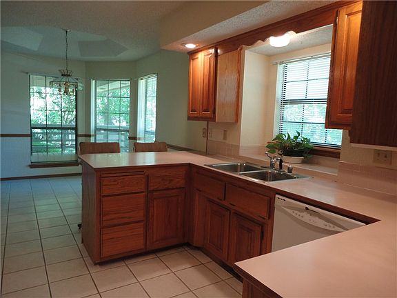 5th image of 5 Lavendon Circle Dr