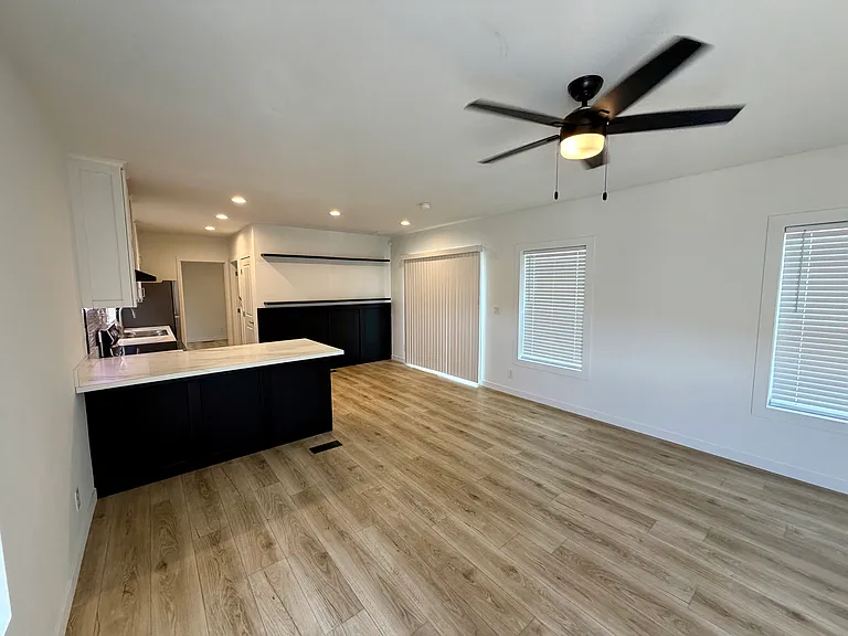 317 W 8th St #25 — Photo 30