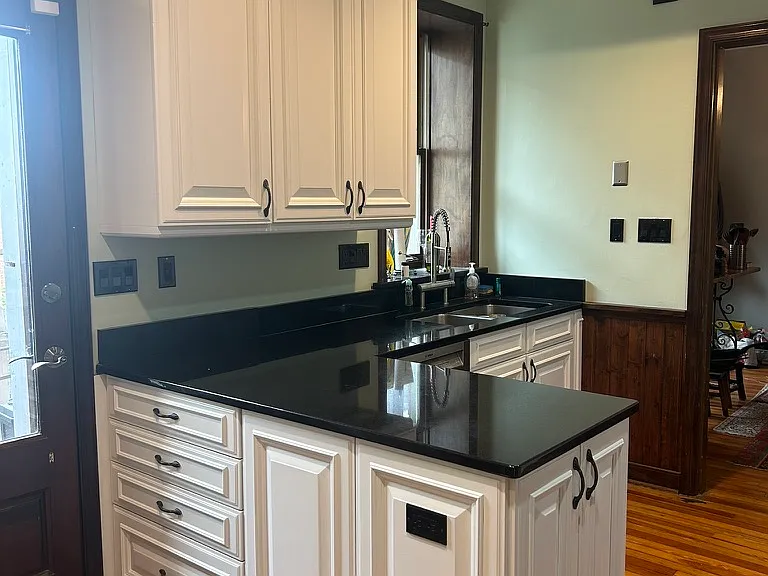 KItchen Island and Kitchen Sink