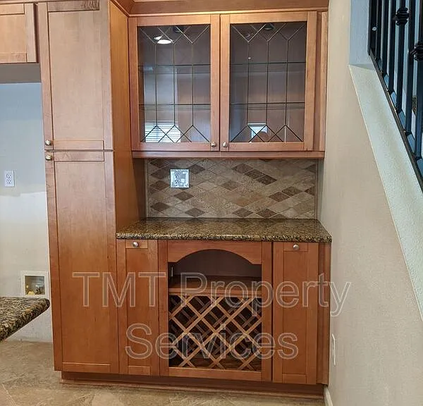 2537 Brunswick Dr — Photo 4