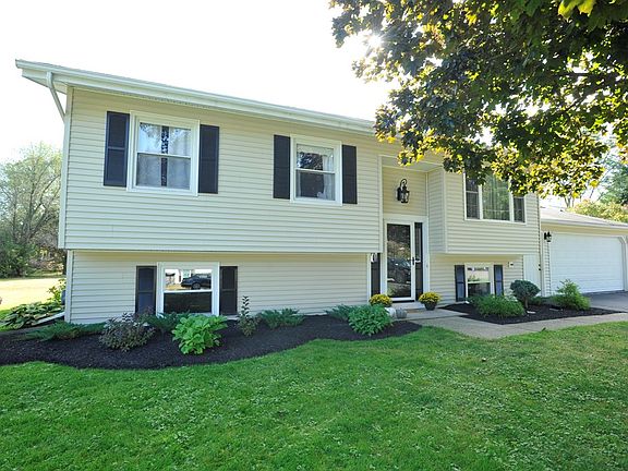 2nd image of 133 Sun Valley Dr