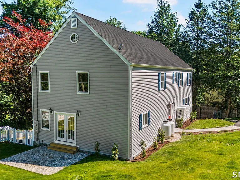 120 Ivy Hill Rd — Photo 32
