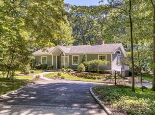 11 Druid Hill Rd, Port Jefferson, NY 11777