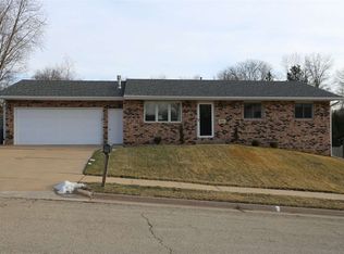 844 Council Hill Dr, Dubuque, IA 52003