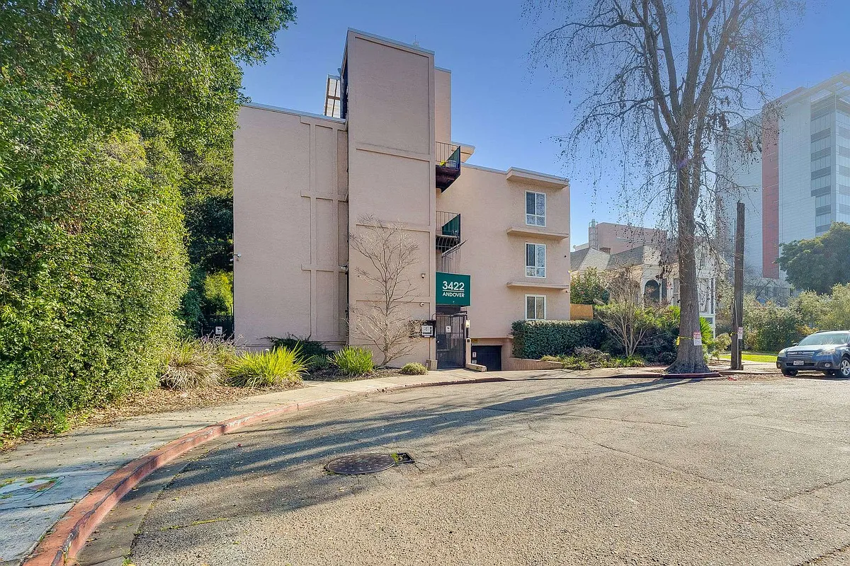 Building Photo - 3422 Andover St #304